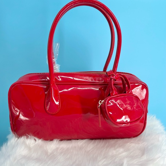 Boutique ReLove Handbags - Vibrant Red Glossy Shoulder Bag with Cylindrical Design
